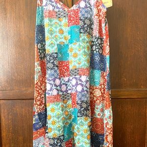 Beautiful v-neckline easy slip on patch work print dress! Great for travel!